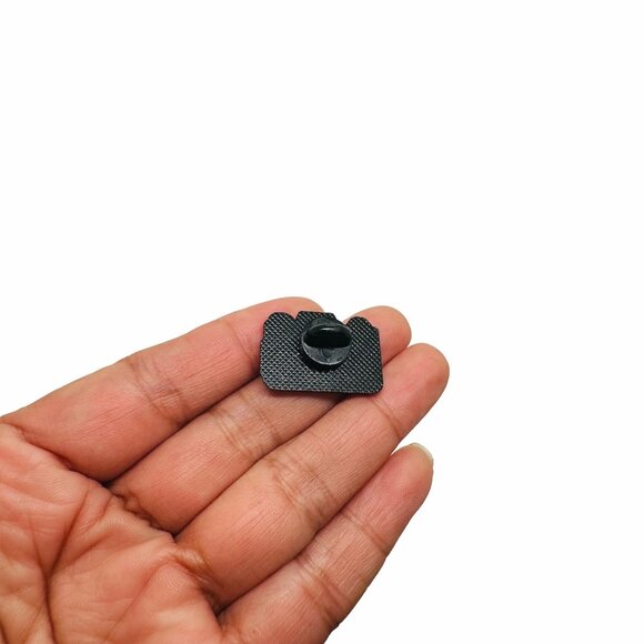 ⭐Vintage Retro Camera Enamel Pin  Black & Silver Photography Accessory Traveling - Picture 2 of 6